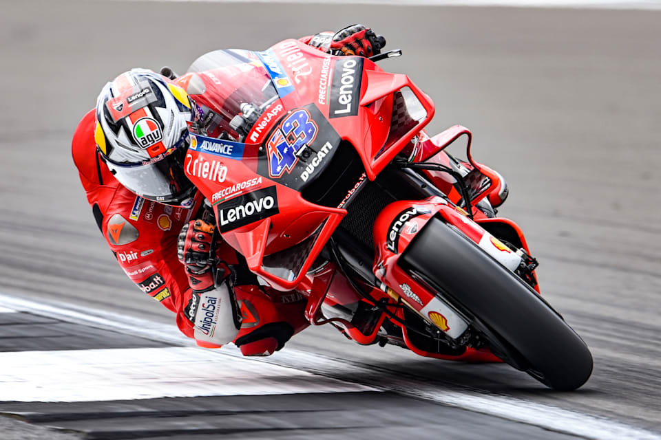 Ducati'den Jack Miller, İngiltere'nin Silverstone kentinde düzenlenen 2021 britanya MotoGP'sinde iş başında.