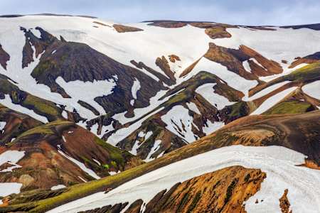 ランドマンナロイガルの流紋岩の山