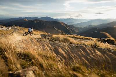 Reece Potter rueda en Queenstown, Nueva Zelanda.