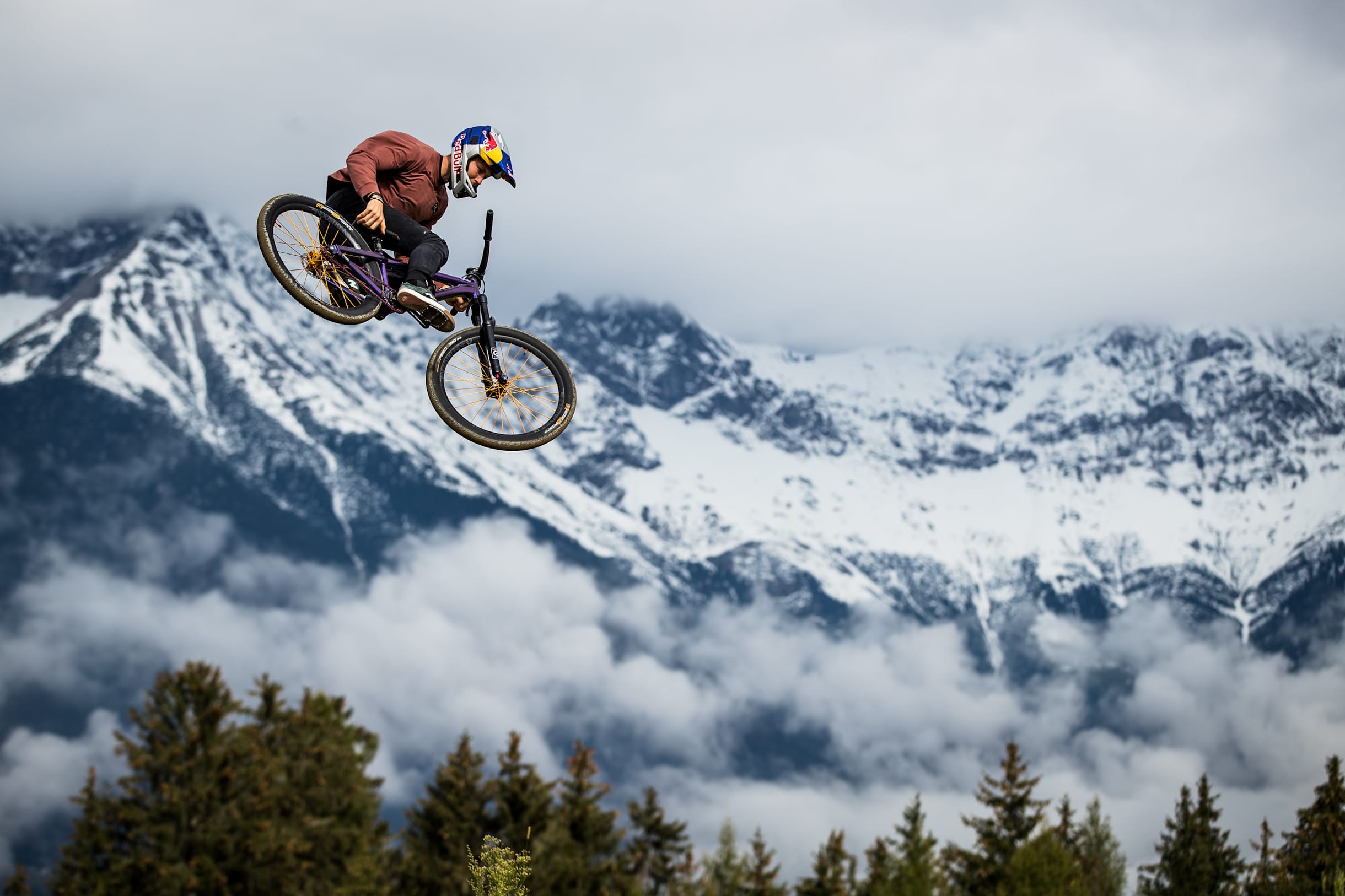 Dawid Godziek durante la prueba de slopestyle en el Crankworx World Tour en Innsbruck, Austria, el 30 de septiembre de 2020.