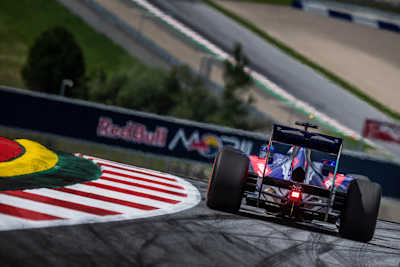 Una foto de Marc Márquez pilotando un Toro Rosso F1 en el circuito de Spielberg en Austria.