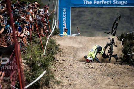 George Brannigan crashes at the UCI DH World Tour in Fort William on June 5th, 2016