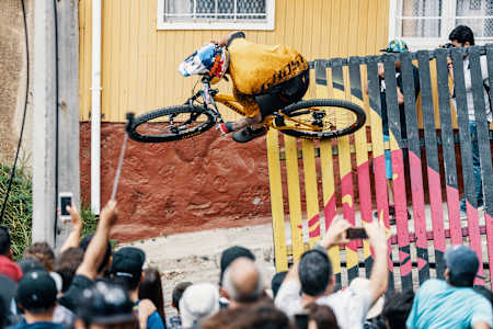 Tomáš Slavík en acción durante el Red Bull Valparaíso Cerro Abajo en Valparaíso, Chile, el 10 de febrero de 2019.
