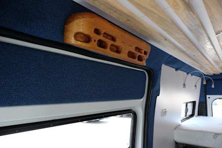 Mit einem Hangboard wird dein Camper zum ultimativen Klettermobil