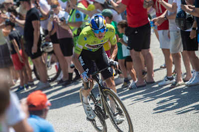 Florian Lipowitz attacks