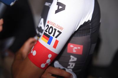 Promoting the 2017 Grand Depart on the 2016 Tour de France Jersey