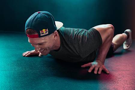 Crossfitter Lukas Högberg doet een burpee