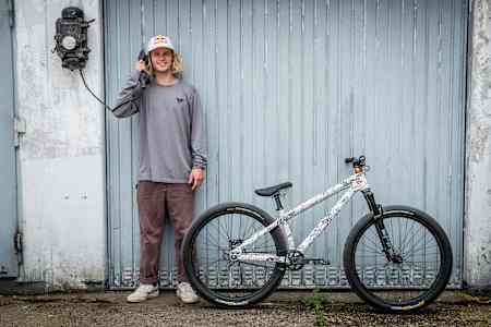 Yt dirt jump bike cheap