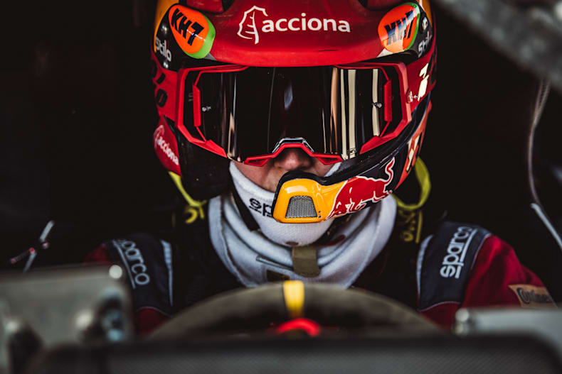 ダカール ラリー2輪の女王 ライア サンツが4輪ラリーデビュー ラリーレイド レッドブル