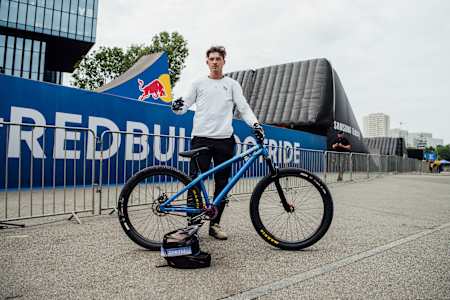 Griffin Paulson en el Red Bull Roof Ride en Katowice, Polonia, el 20 de agosto de 2021. 