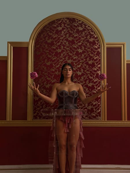 Discover the Iranian-Dutch singer, songwriter and record producer Sevdaliza.