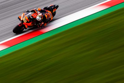 Brad Binder durante la clasificación para el Gran Premio de Austria de MotoGP en el circuito Red Bull Ring.