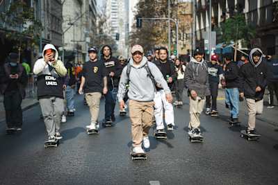 Marcelo Jiménez durante el Día Go Skateboarding en 2022 en Santiago, Chile