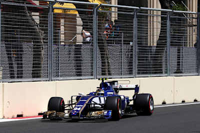 Pascal Wehrlein drives for Sauber at the 2017 Azerbaijan F1 Grand Prix.