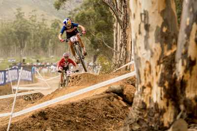 Pauline Ferrand-Prevot in gara al round sudafricano di Coppa del Mondo XCO.