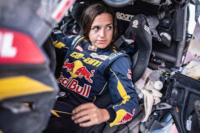 Cristina Gutiérrez en la segunda etapa del Rallye Du Maroc 2023 en Zaghura, Marruecos, el 15 de octubre de 2023