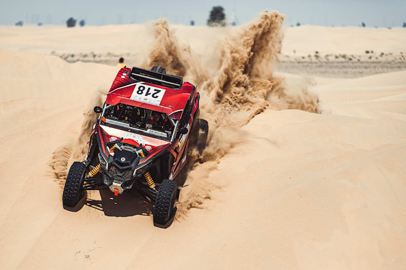 ダカール ラリー2輪の女王 ライア サンツが4輪ラリーデビュー ラリーレイド レッドブル