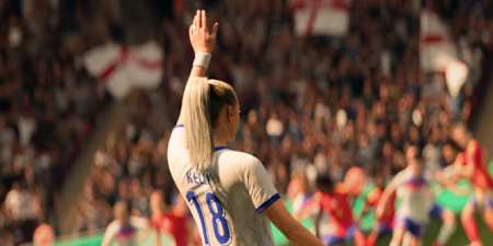 Chloe Kelly sur le terrain dans le mode multijoueur d’EA Sports FC 27.