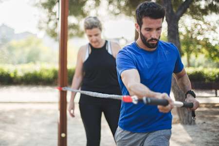 Javi Reig ejecutando un ejercicio súper efectivo para el core