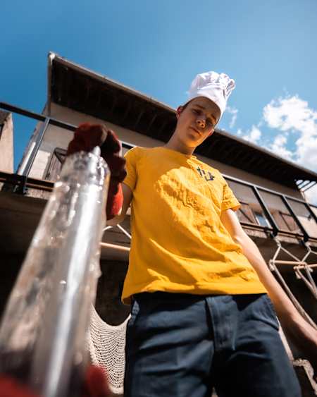 Portrait du youtubeur-bricoleur de génie Henri Hihack, maker aux mille idées et avec plus de 950 000 abonnés.
