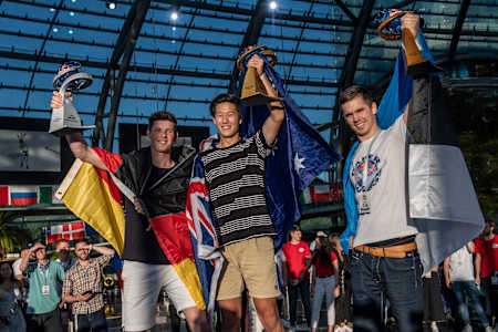 Podio Longest Airtime en la final mundial de Red Bull Paper Wings 2019.