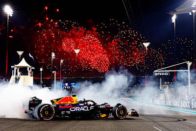 Trzykrotny mistrz świata F1 Verstappen świętuje wyjątkowy sezon