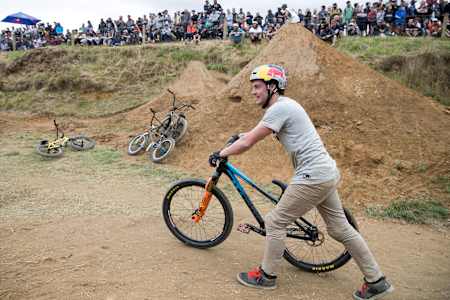 Matt Jones con su Marin Alcatraz en el Farm Jam NZ.