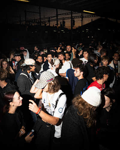 Le concert éphémère a réuni une centaine de personnes à la gare de Lausanne