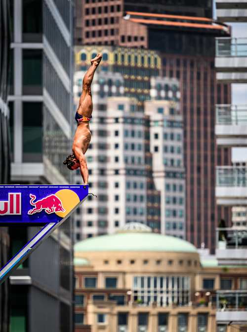 În 2024, Cătălin Preda plonjează de pe o clădire din Boston pentru Red Bull Cliff Diving World Series. 