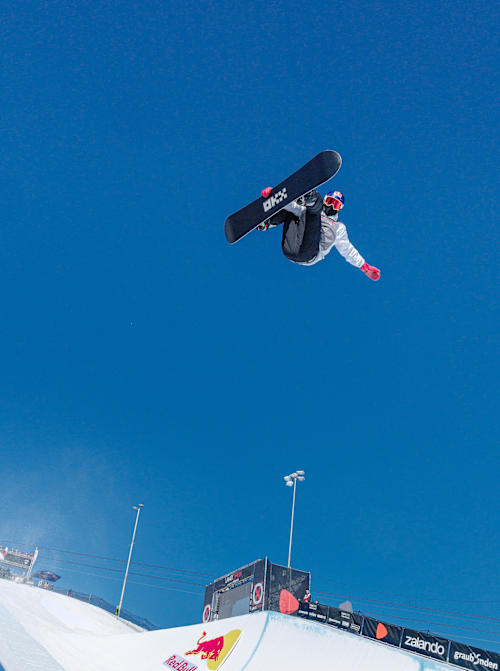 Scotty James delivered at Laax Open 2025 and defended his Snowboard Halfpipe title 