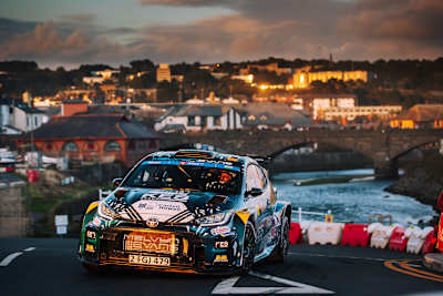 Kris Meeke completed Friday hot on the heels of Teemu Suninen