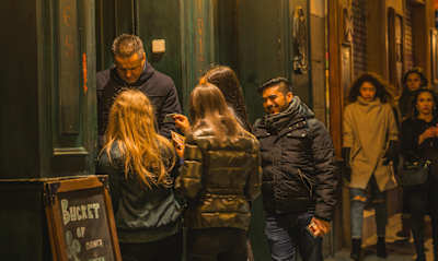 Entrando al pub
