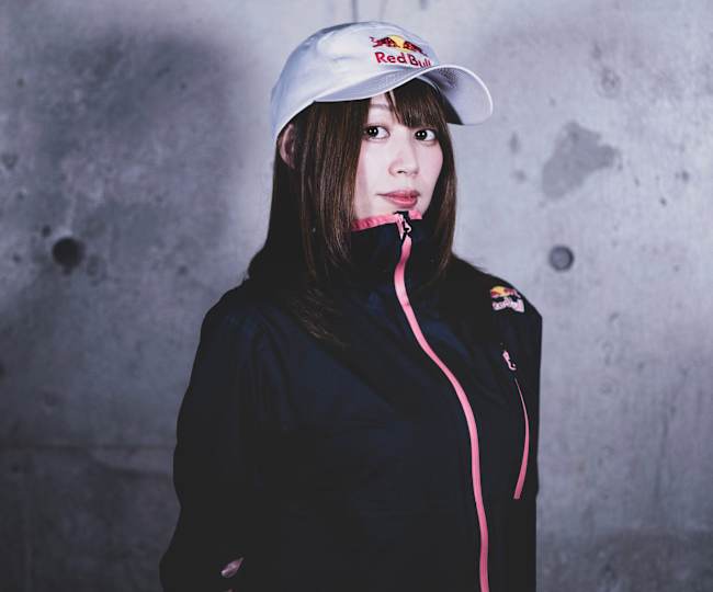 不撓不屈の 鉄拳 女性プロ第一号 たぬかな レッドブル アスリートの軌跡