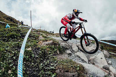 Aaron Gwin and Intense team use Kenda DH tyres