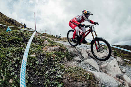 Aaron Gwin and Intense team use Kenda DH tyres