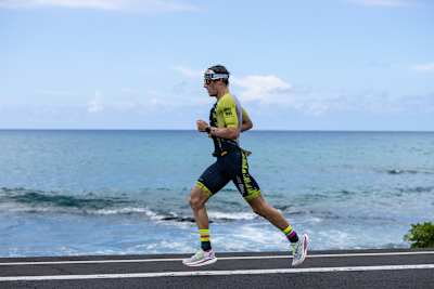 Sebastian Kienle participando en el IRONMAN 2022 en Hawai, Estados Unidos.