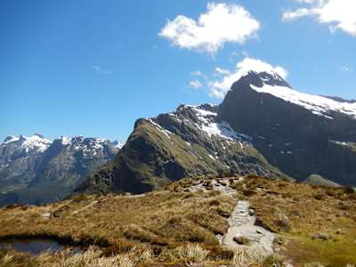 El Milford Track cerca del puerto Mackinnon en Nueva Zelanda.