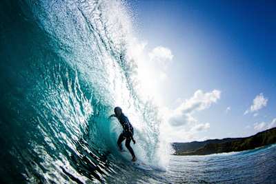 Japans Hiroto Arai surft seine Lieblingswelle: Bira Reef auf Amami Island.
