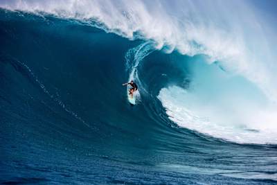 Ian Walsh performs at Jaws at Peahi, Hawaii on January 15, 2016. 