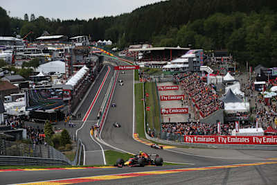 Vue d'ensemble sur les premiers virages du circuit de Spa-Francorchamps, Belgique