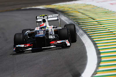 An image of Sergio ‘Checo’ Pérez driving a Sauber F1 Team car.