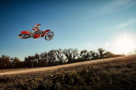 El motocross es su método preferido para completar su preparación física
