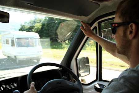 Не имея возможности кататься, я ездил по окрестностям Шотландии в поисках локаций для фильма.