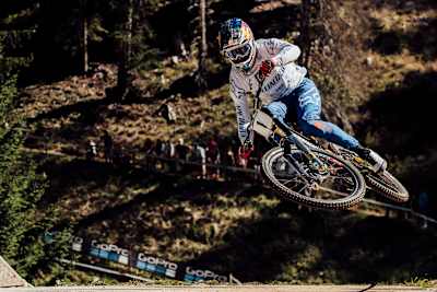 Loïc Bruni en acción durante los Campeonatos del Mundo UCI de Descenso en Lenzerheide, el 9 de septiembre de 2018.