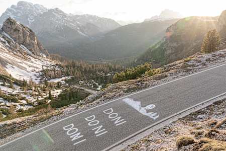 Ein Straßenmotiv der Fans für Radprofi Toni Palzer.