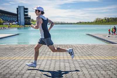 Нойшвандер біжить у Німеччині під час забігу Wings for Life World Run 2021