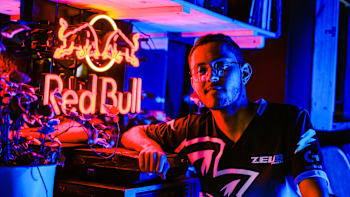 An image of League of Legends esports player Jairo 'Zelt' Urbina.
