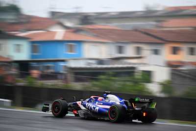 Liam Lawson auf der Strecke während des F1 Grand Prix von Brasilien in Sao Paulo, Brasilien