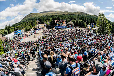 Das einzigartige Publikum beim UCI DH Weltcup in Fort William, Schottland.