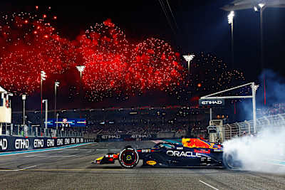 Max Verstappen von Oracle Red Bull Racing beim Großen Preis von Abu Dhabi am 26. November 2023.